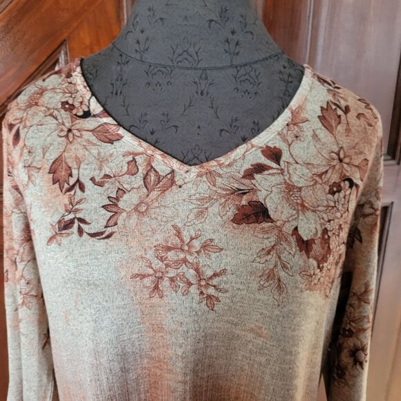 Floral Print V-Neck Asymmetrical Hem Tunic Top By Energe M Lightweight Knit - Picture 4 of 7